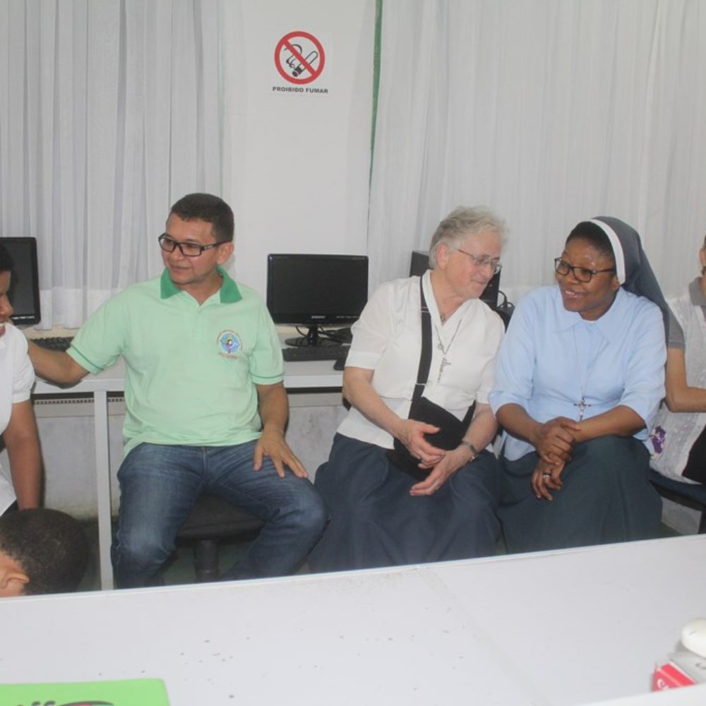 AASJN RECEBE VISITA DA MADRE SUPERIORA GERAL DA CONGREGAÇÃO FILHAS DA PROVIDÊNCIA PARA CRIANÇAS SURDAS