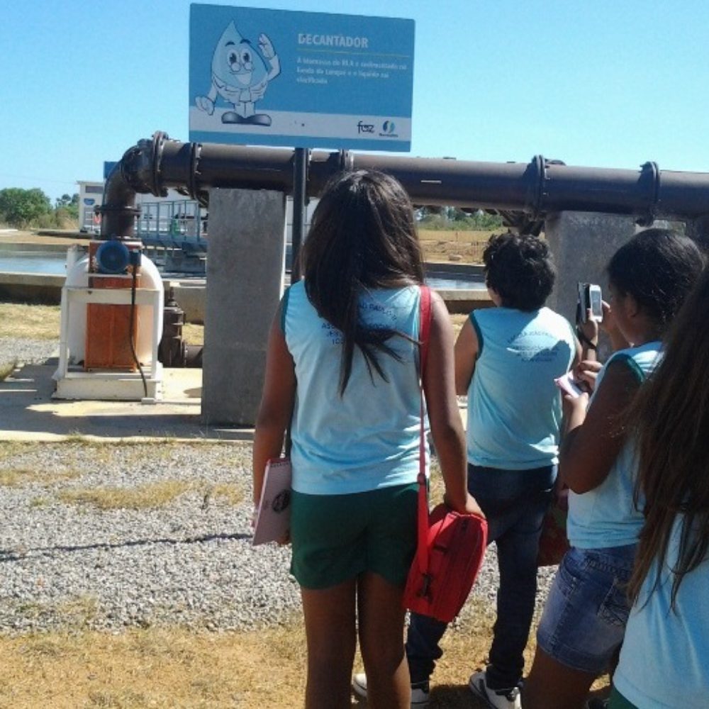 ALUNOS DA ESCOLA JOÃO PAULO II TEM AULA EM ESTAÇÃO DE TRATAMENTO DA SANEATINS