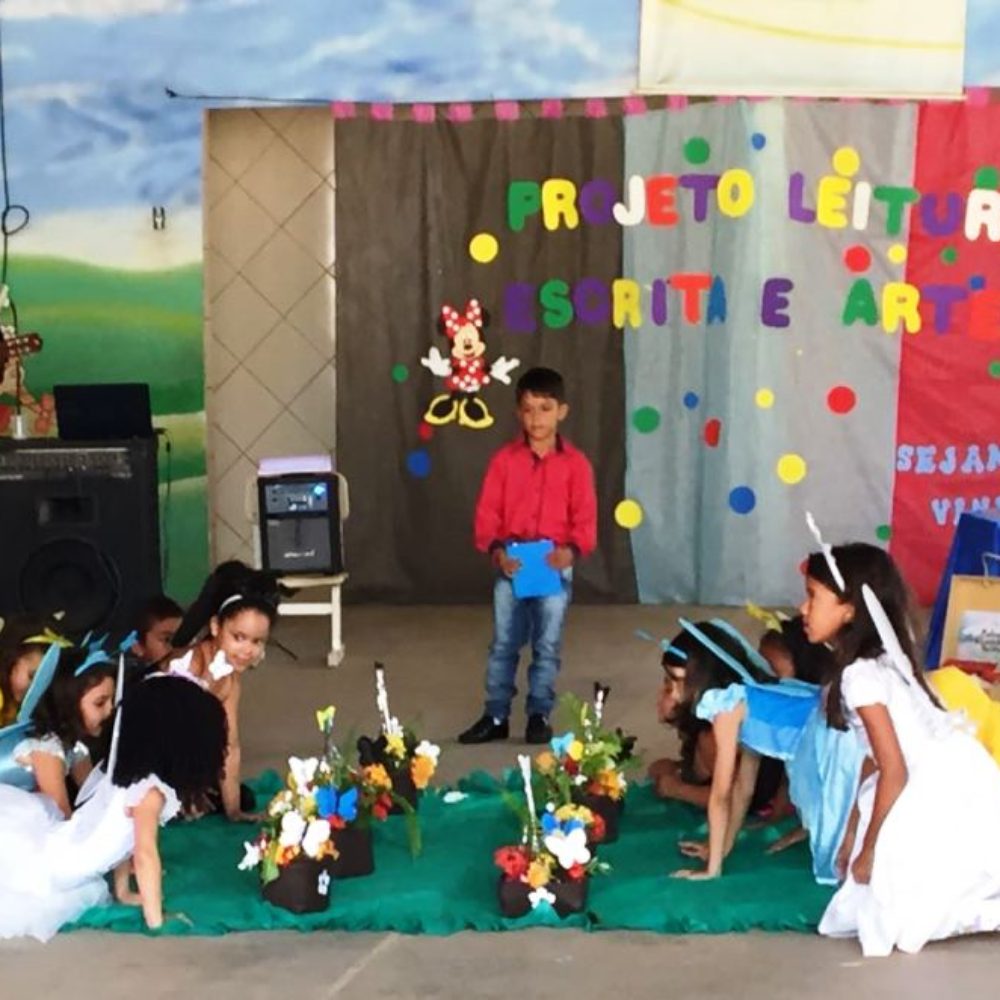 APRESENTAÇÕES DE AUTORES E PEÇAS CULTURAIS ABREM PROJETO LEITURA, ESCRITA E ARTE NA ESCOLA JOÃO PAULO II