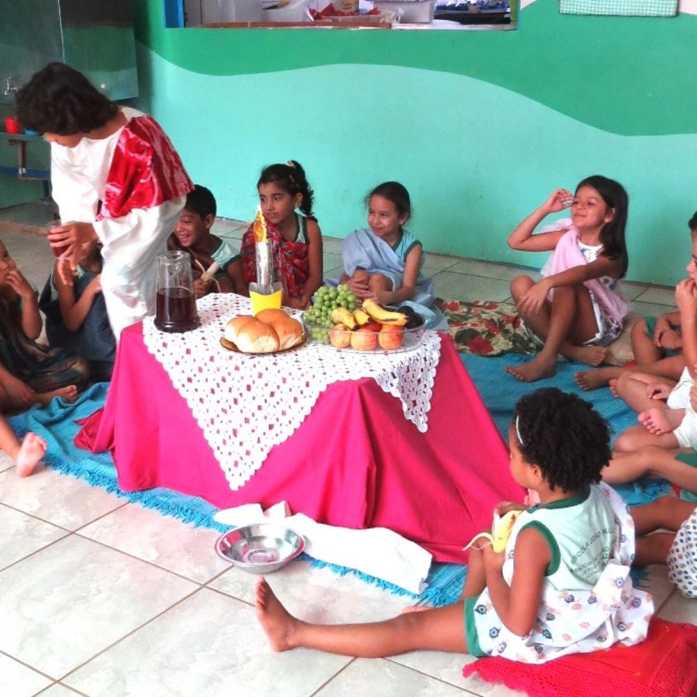 MORTE E RESSURREIÇÃO DE JESUS CRISTO EMOCIONA PÚBLICO DA ESCOLA JOÃO PAULO II E ARTE-FATO