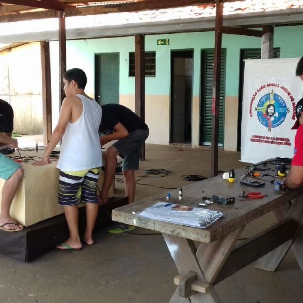 NA PRÁTICA ALUNOS DO CURSO DE TÉCNICO DE SOM MOSTRAM O QUE APRENDERAM