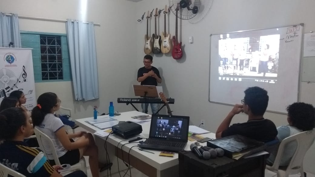 Você está visualizando atualmente GRUPO DE CANTO PARTICIPA DE FORMAÇÃO CONTINUADA