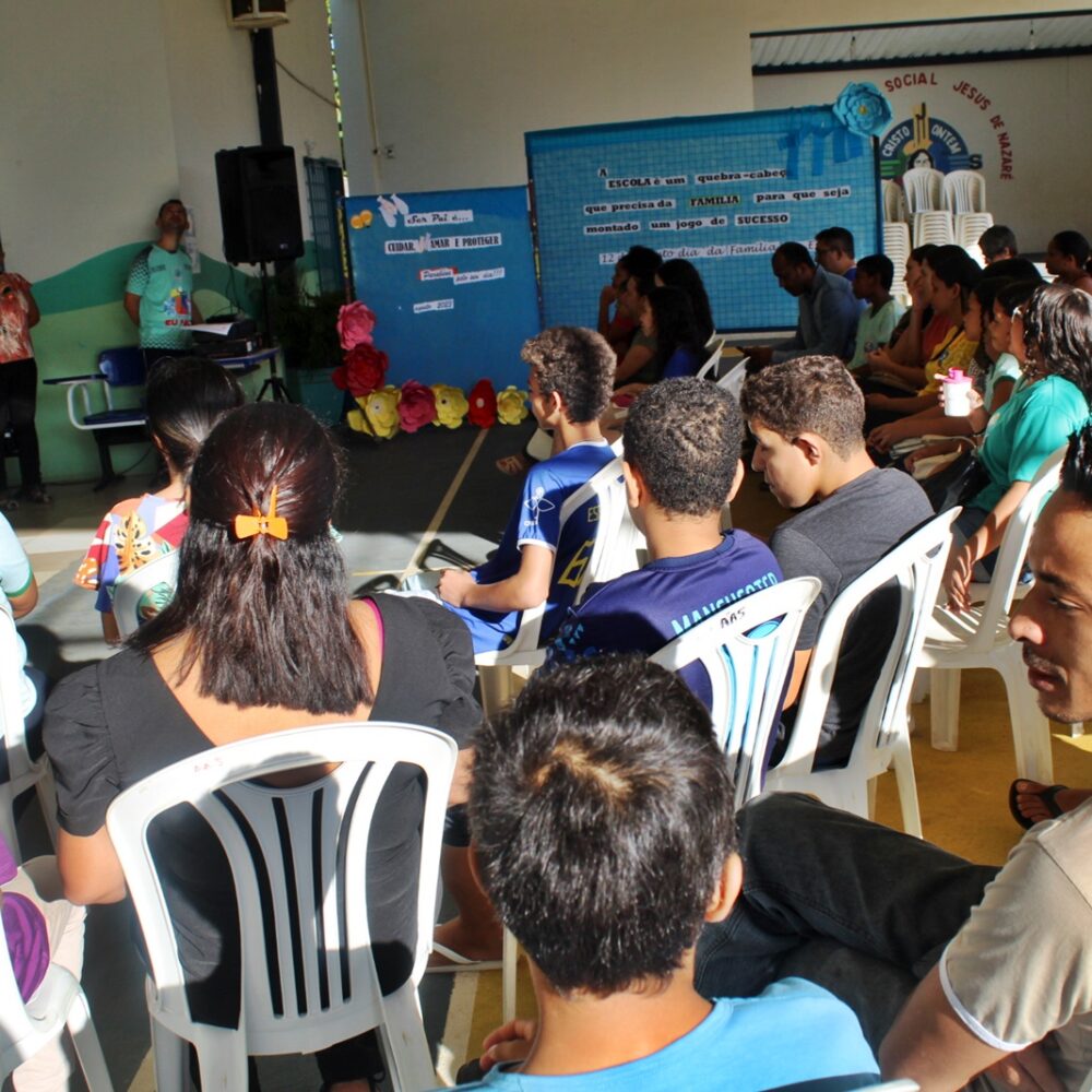 Um Dia Esportivo em homenagem aos pais dos estudantes da Escola João Paulo II