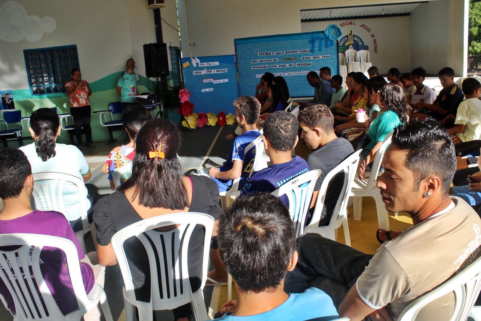 Você está visualizando atualmente Um Dia Esportivo em homenagem aos pais dos estudantes da Escola João Paulo II