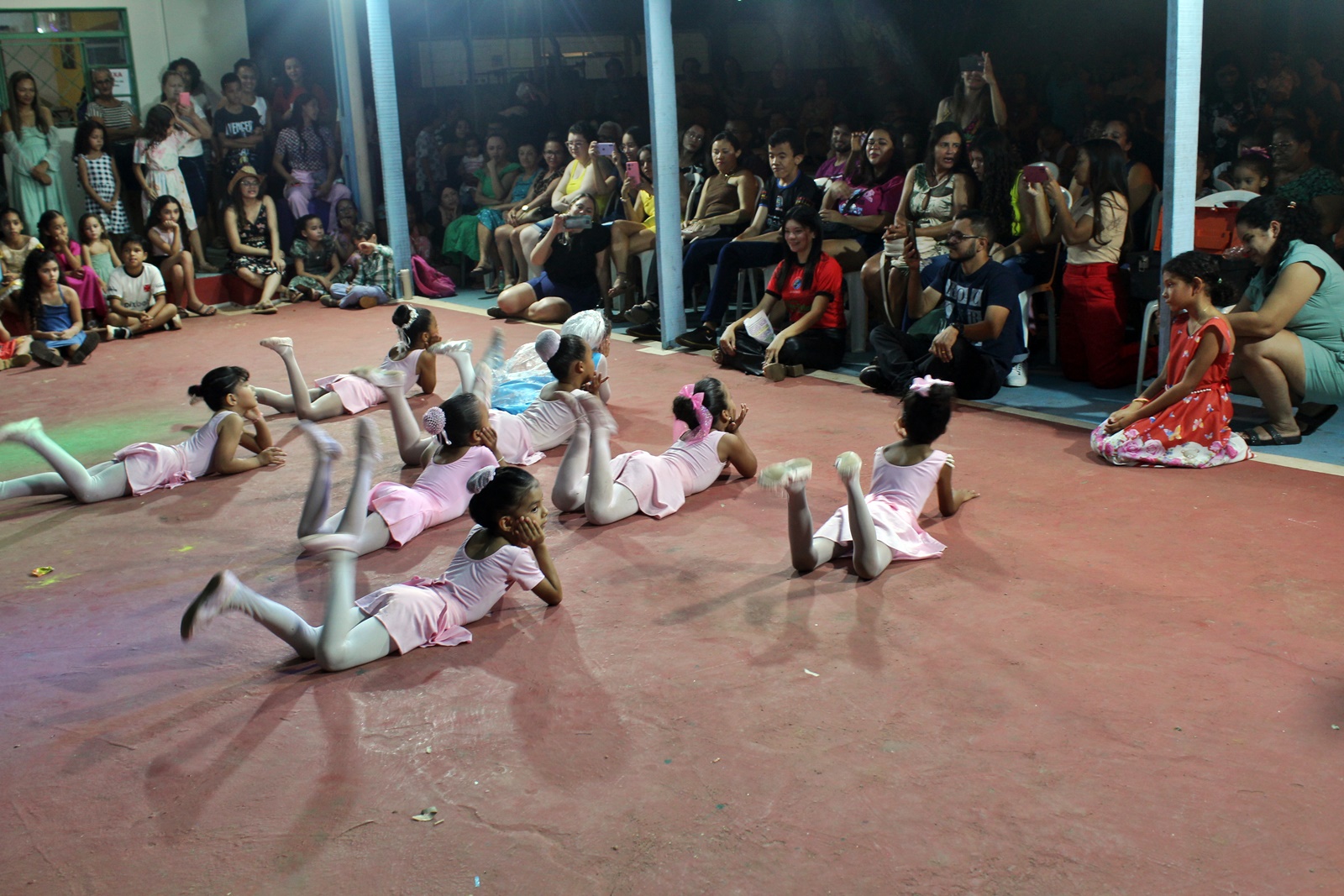 No momento, você está visualizando Noite Cultural encanta público com arte, talento e integração comunitária