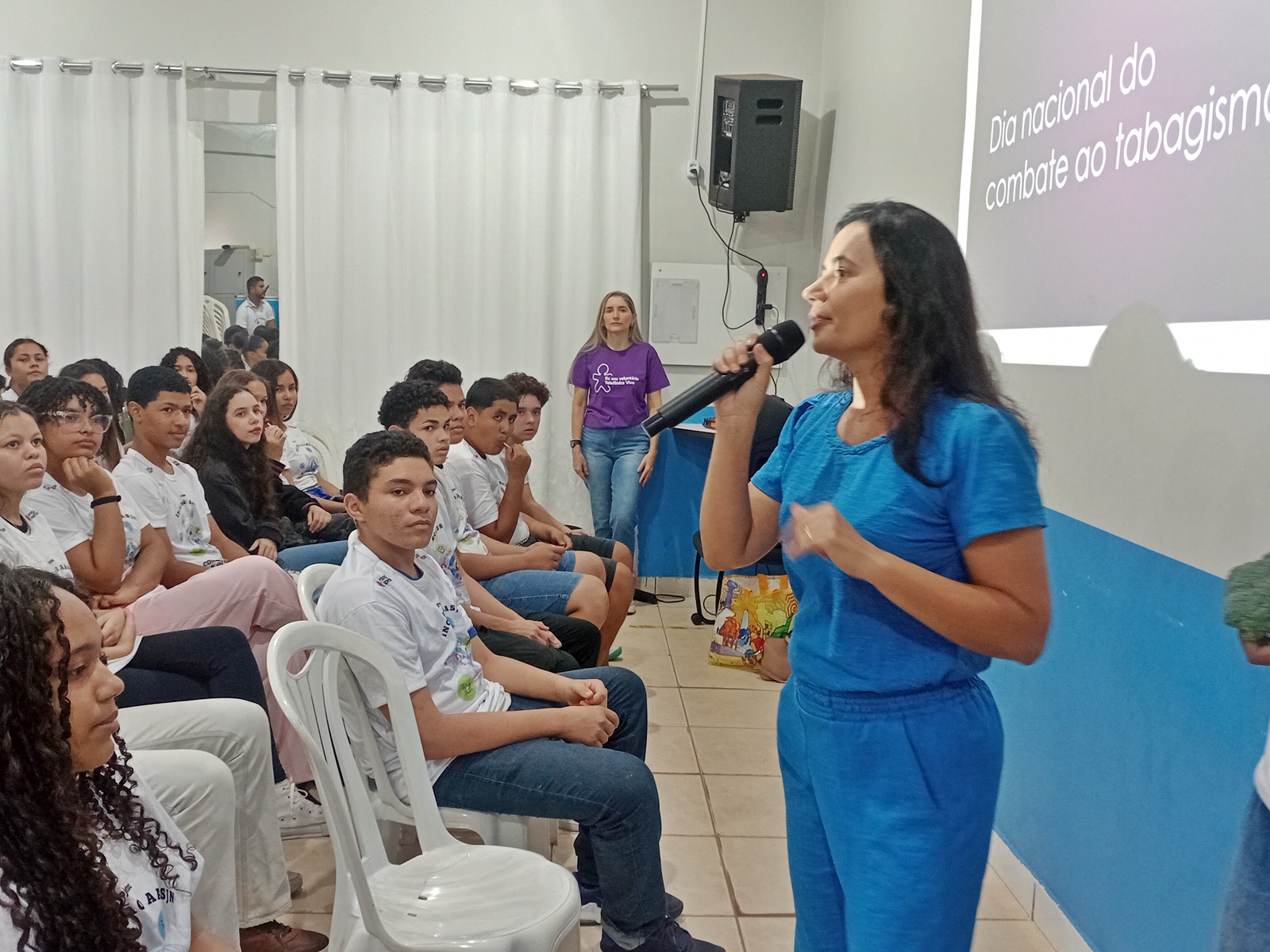 No momento, você está visualizando Os riscos do tabagismo e uso de cigarros eletrônicos entre adolescentes