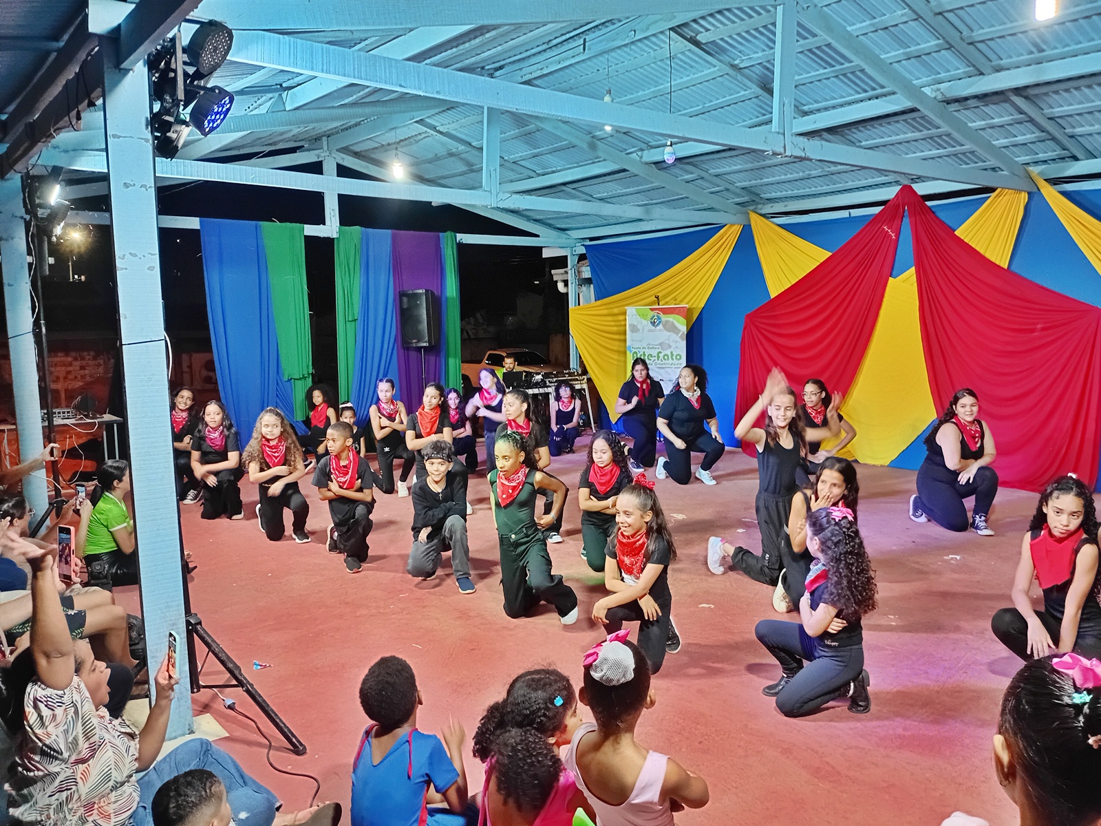 No momento, você está visualizando Noite Cultural encanta o público no Ponto de Cultura Arte-Fato