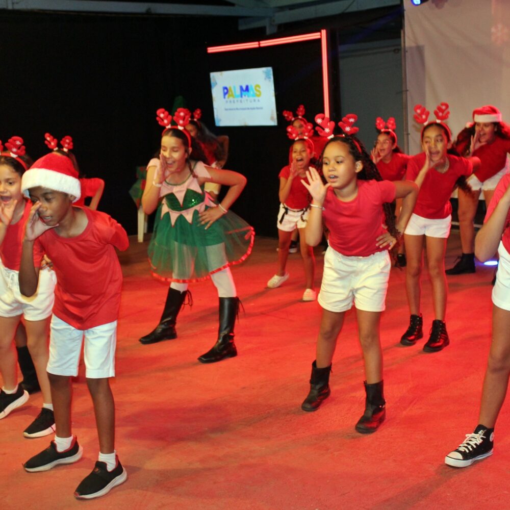 Apresentações que emocionam público de todas as idades celebram a magia do Natal na XIV Mostra de Artes Integradas da AASJN
