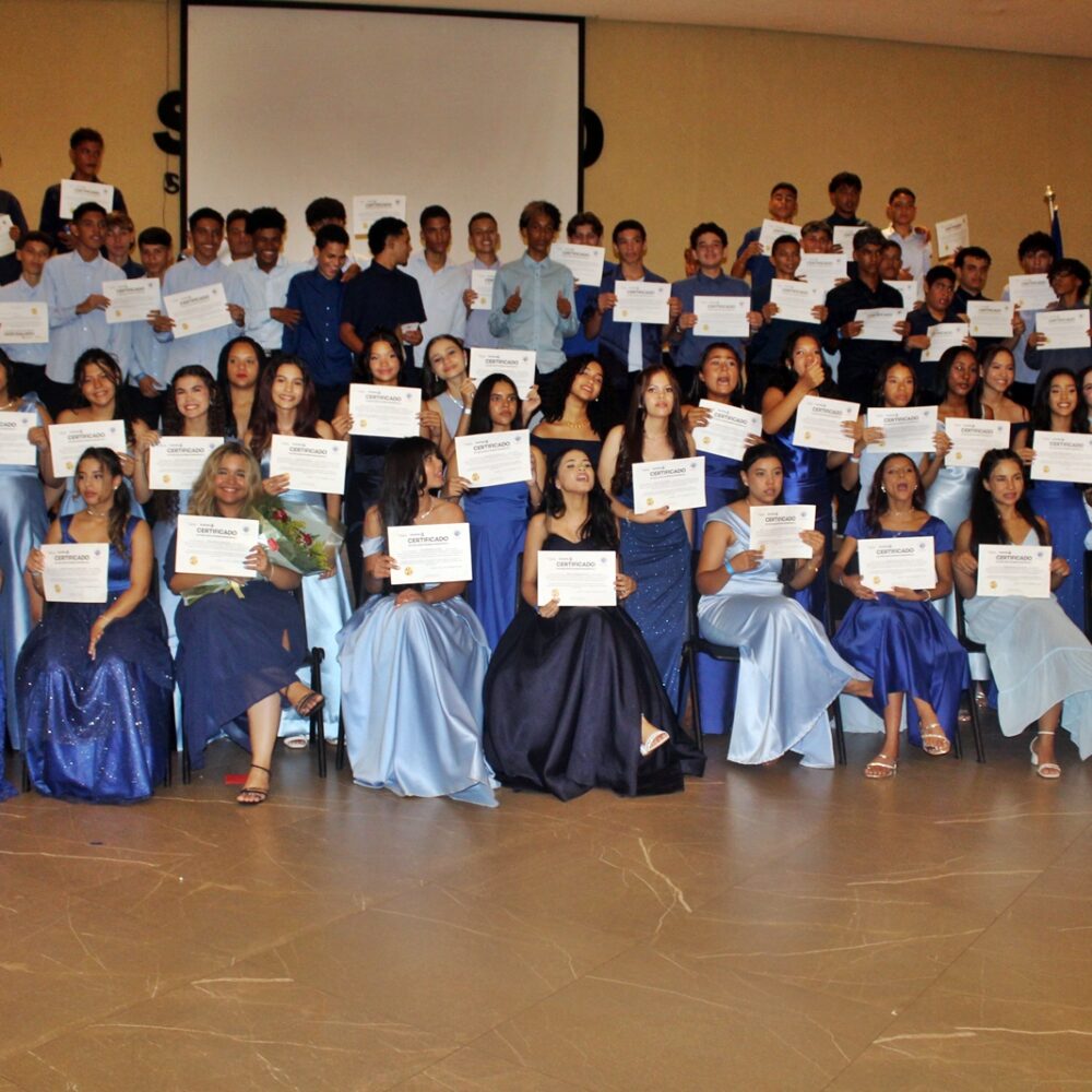 Formatura reúne mais de 70 estudantes da Escola Estadual João Paulo II 