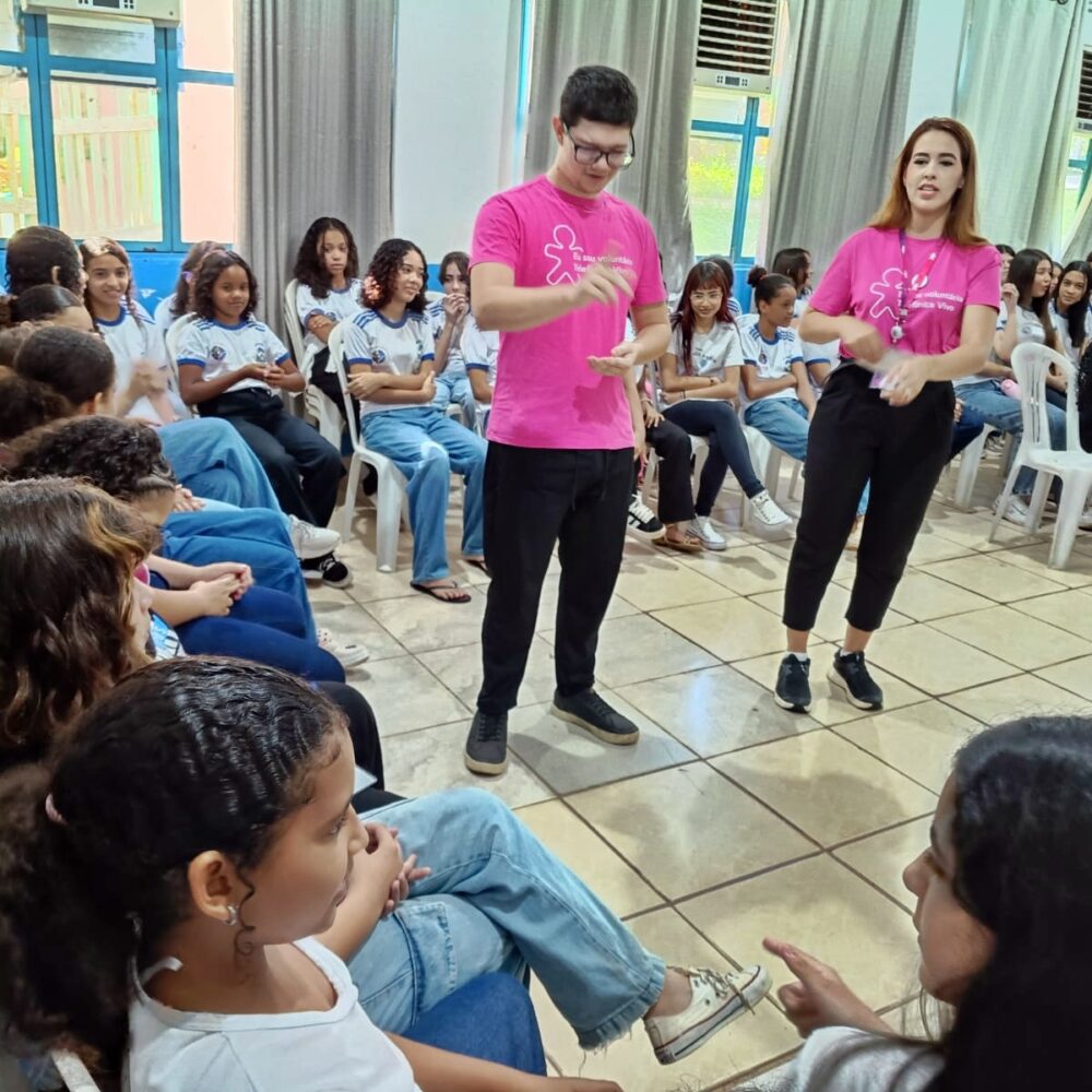 Ação voluntária  marca o Dia Internacional da Mulher com foco no protagonismo juvenil.